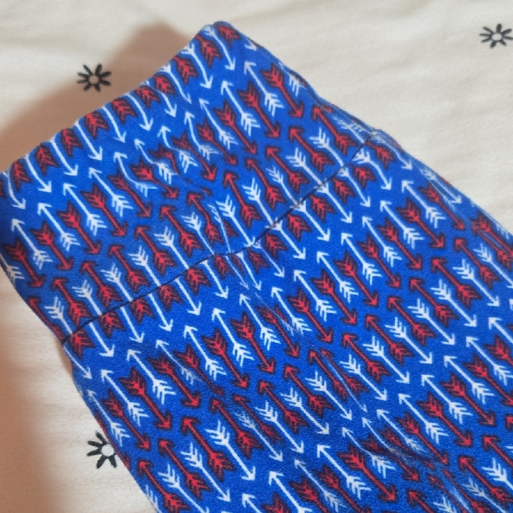 LuLaRoe Blue and Red Tween Leggings with Arrow Design